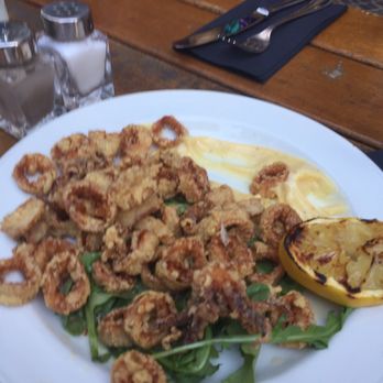 Juleps New York Bar & Restaurant - Crispy light Calamari.   Not a giant portion.  Great sauce.  Perfectly - American Near Me - Berlin, BE
