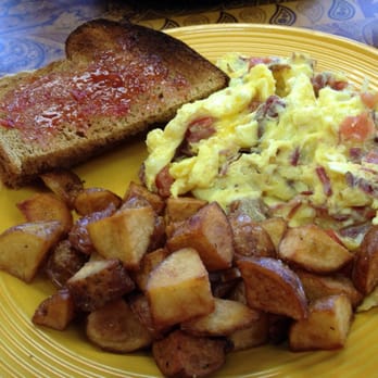 Estero Cafe - Scramble with tomatoes, corned beef hash and estero gold cheese - Breakfast & Brunch Near Me - Valley Ford, California