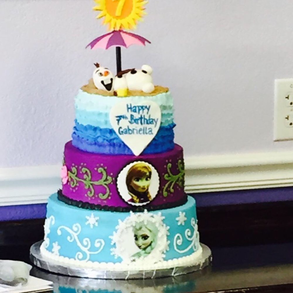 SweetArts - Beautiful custom Frozen cake - Cupcakes Near Me - Tracy, California