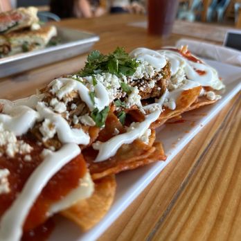 Cafetomas Kenner - Chilaquiles with Chicken - Cafes Near Me - Kenner, Louisiana