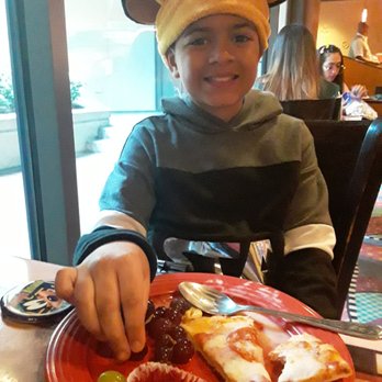 Goofy's Kitchen - American Near Me - Anaheim, California