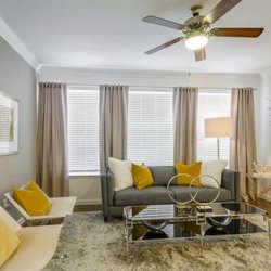 Berkshire Lakeway Apartments - Living Room