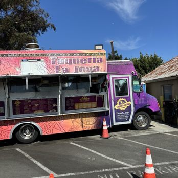 La Joya Taco Truck - The truck - Mexican Near Me - Vallejo, California La Joya Taco Truck - The truck - Mexican Near Me - Vallejo, California