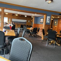 Platte River Inn - The long dining room area.