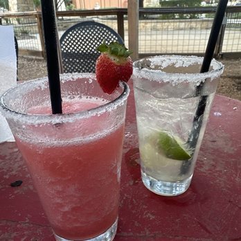Willie's Grill & Icehouse - Strawberry frozen margarita and the el jefe margarita - Burgers Near Me - New Braunfels, Texas Willie's Grill & Icehouse - Strawberry frozen margarita and the el jefe margarita - Burgers Near Me - New Braunfels, Texas