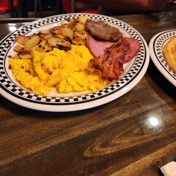 Shorty's Diner - Breakfast Sampler - Diners Near Me - Yorktown, Virginia
