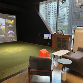 Five Iron Golf - Bay 2 with a view - Golf Near Me - Chicago, Illinois