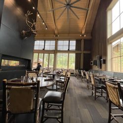 Karstens Public House - Mc Kinkey Chalet Resort