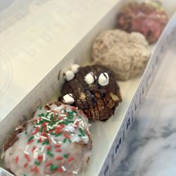 Parlor Doughnuts - Vanilla Carnival
