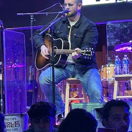 The singer was great, lots of great old country and classic rock covers The singer was great, lots of great old country and classic rock covers