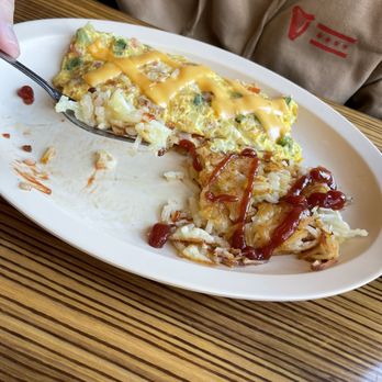 Lasalle Cafe Luna - Omelette and hash-browns - Breakfast & Brunch Near Me - Chicago, Illinois