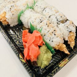 Noodle - Can't go wrong with the Shrimp Tempura Roll!