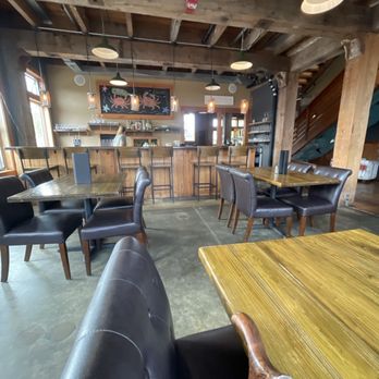 Waterline Pub - Great bar great service - Pubs Near Me - Ilwaco, Washington