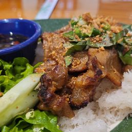 Woven vermicelli with lemongrass pork.