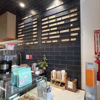 Dash Coffee Bar - Coffee & Tea Near Me - Pasadena, California