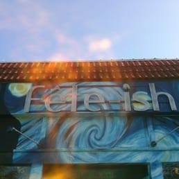 Fete-ish facade. Fete-ish facade.