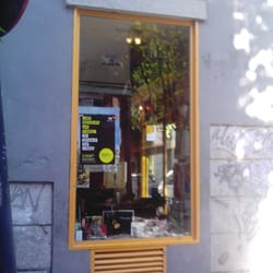 Librería Tres Rosas Amarillas