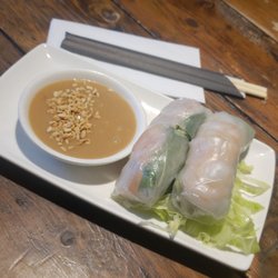 Pho - Cambridge - Prawn spring roll with peanut sauce