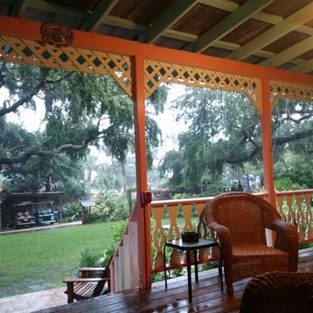 Cedar Key Bed & Breakfast - The sound of heavy rain on a metal roof! - Bed & Breakfast Near Me - Cedar Key, Florida