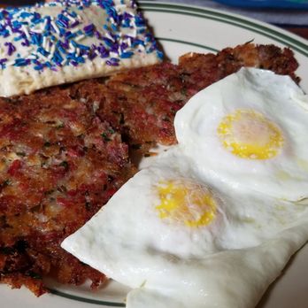 Ted's Bulletin 14th - Cornbeef hash with home-made poptart - Breakfast & Brunch Near Me - Washington, DC, District of Columbia Ted's Bulletin 14th - Cornbeef hash with home-made poptart - Breakfast & Brunch Near Me - Washington, DC, District of Columbia