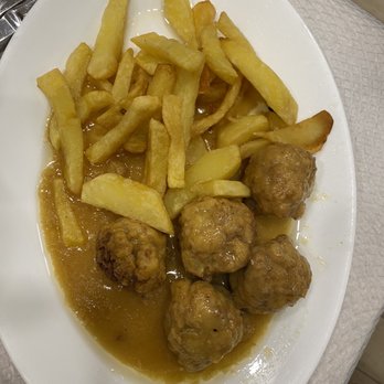 Bodegón Alfonso XII - Pork meatballs with fries - Breakfast & Brunch Near Me - Seville, SE Bodegón Alfonso XII - Pork meatballs with fries - Breakfast & Brunch Near Me - Seville, SE