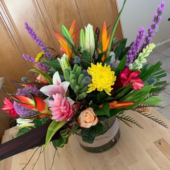 Kimberly's Flowers - Stunningly beautiful...quality floral arrangement! Thank you Kim's Flowers you are officially my favorite florist! - Florists Near Me - San Clemente, California