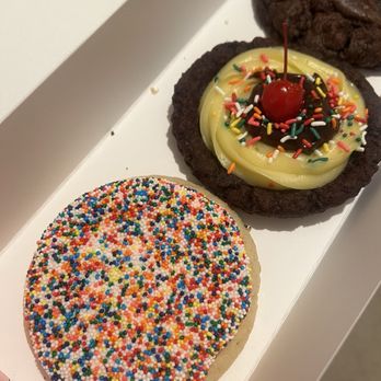 Crumbl - Northridge - Bakeries Near Me - Northridge, California