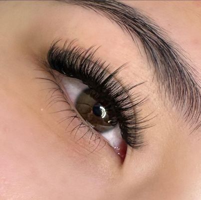 Eyelash Extensions - Classic, Hybrid, Volume and Mega Eyelash Extensions
