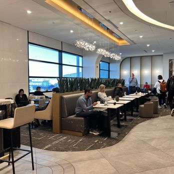 The Club - Nice area - Airport Lounges Near Me - Chicago, Illinois