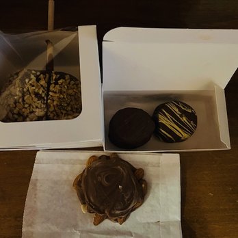 San Jose Candy Kitchen - Caramel almond apple, peanut butter candy, rocky road candy & a caramel almond turtle. - Ice Cream & Frozen Yogurt Near Me - San Jose, California San Jose Candy Kitchen - Caramel almond apple, peanut butter candy, rocky road candy & a caramel almond turtle. - Ice Cream & Frozen Yogurt Near Me - San Jose, California