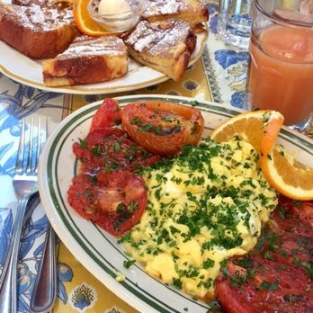 La Note - Les Ouefs Lucas w/side of roasted tomatoes, alongside Brioche Pain Perdu (French toast w/ cinnamon brioche) and grapefruit juice - French Near Me - Berkeley, California La Note - Les Ouefs Lucas w/side of roasted tomatoes, alongside Brioche Pain Perdu (French toast w/ cinnamon brioche) and grapefruit juice - French Near Me - Berkeley, California