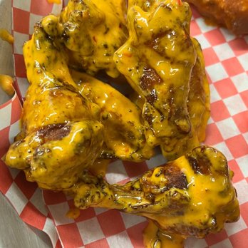 BadaBing Wings Zone - 6 Wings (halal)- Alcapone sauce - Chicken Wings Near Me - Chicago, Illinois