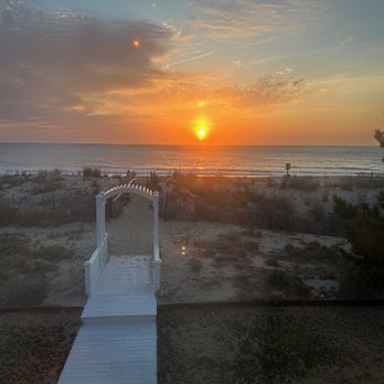 Addy Sea Historic Oceanfront Inn - Bed & Breakfast Near Me - Bethany Beach, Delaware