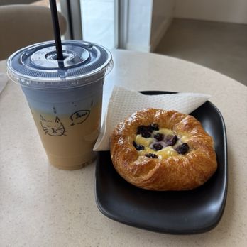 Caffe & Trein - Blueberry danish and dirty earl latte - Coffee & Tea Near Me - Houston, Texas