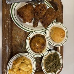 Fried chicken, fresh roll, green beans, mashed potato, Mac & cheese