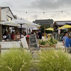 Island Beach Fish Company - Outside seating and bar