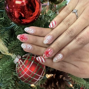 Gel Nails Spa - Christmas Nails - Nail Salons Near Me - Lafayette, California