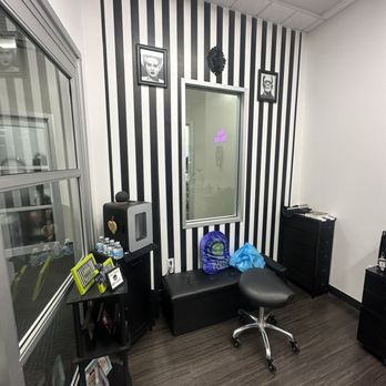 De La Muerte Beauty Parlor - Salon - Hair Stylists Near Me - Cypress, California De La Muerte Beauty Parlor - Salon - Hair Stylists Near Me - Cypress, California