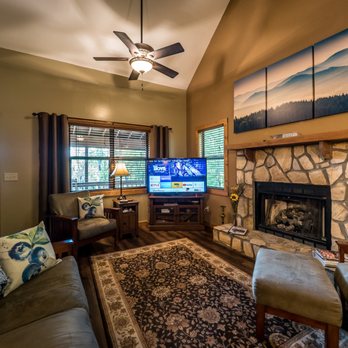 Huckleberry Cabin - Vacation Rentals Near Me - Cleveland, Georgia