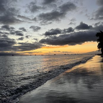 Lahaina Shores Beach Resort - Hotels Near Me - Lahaina, Hawaii