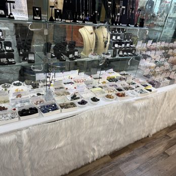 Kristal Cove - Gemstones & Minerals Near Me - Sausalito, California