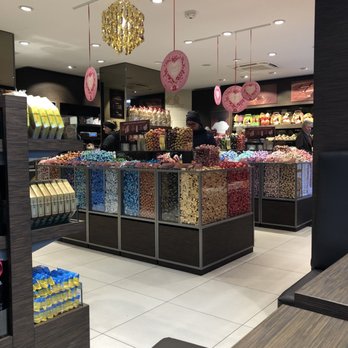 Boutique Lindt - Chocolatiers & Shops Near Me - Roppenheim, 67