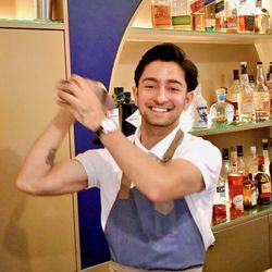 Hotel do Chiado - Bar Tender Numero Uno Shaking a cocktail