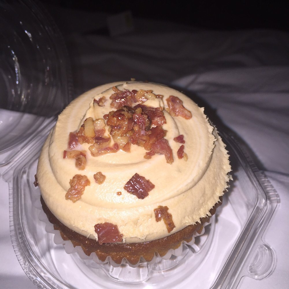 Colossal Cupcakes - Bakeries Near Me - Cleveland, Ohio