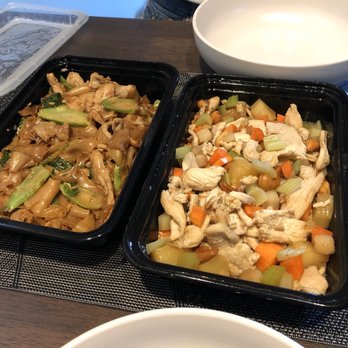 Ginger Pop - Cashew chicken and Pad Sie Iew - Thai Near Me - Vancouver, Washington