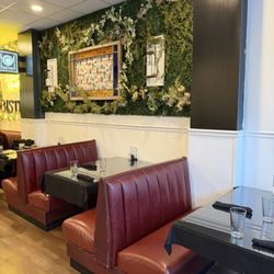 Dirty Plate Bistro - Inside