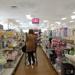 Home Goods - Checkout line