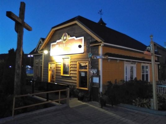 Cafe Des Artistes by null