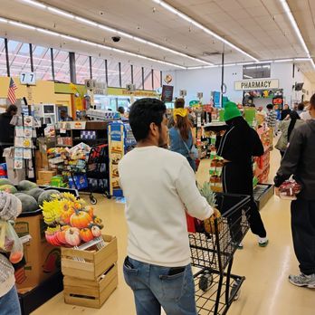 Giant Eagle - I'm standing well in the middle of the produce section in this picture. The line on the other end is to the pharmacy. - Grocery Near Me - Pittsburgh, Pennsylvania