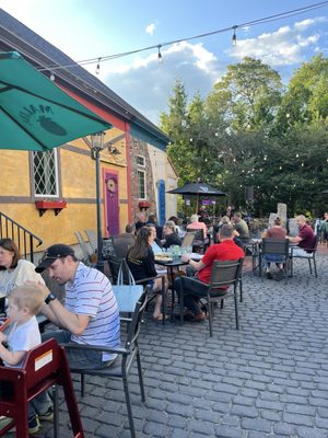 Holy Grail Restaurant and Pub by null